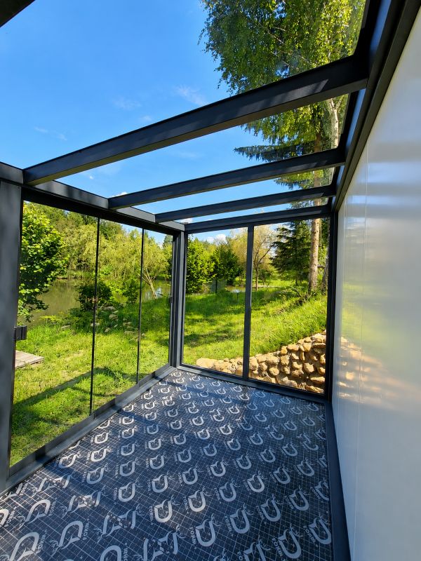 Casa de Sticlă Max | Container Modular cu Sticlă Panorama 8×3 m